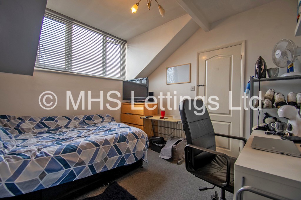 Double Room, 6 Beechwood View, Leeds, LS4 2LP