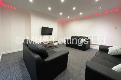 Thumbnail photo of 7 Bedroom Mid Terraced House in 9 Ash Grove, Leeds, LS6 1AX