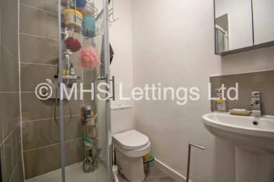 Thumbnail photo of 3 Bedroom Flat in 172a Woodhouse Lane, Leeds, LS2 9HB