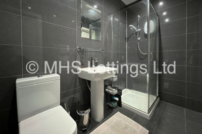 Thumbnail photo of 7 Bedroom Mid Terraced House in 16 Chestnut Avenue, Leeds, LS6 1BA