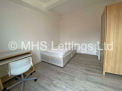 Thumbnail photo of 6 Bedroom Mid Terraced House in 18 Cliff Mount, Leeds, LS6 2HP