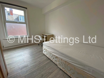 Thumbnail photo of 6 Bedroom Mid Terraced House in 18 Cliff Mount, Leeds, LS6 2HP