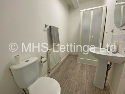 Thumbnail photo of 6 Bedroom Mid Terraced House in 18 Cliff Mount, Leeds, LS6 2HP