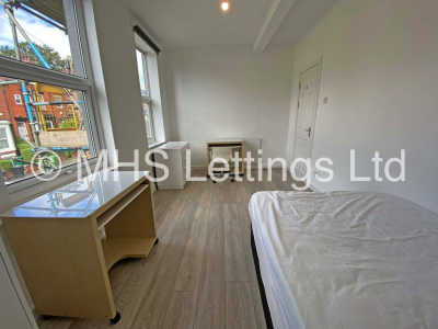 Thumbnail photo of 6 Bedroom Mid Terraced House in 18 Cliff Mount, Leeds, LS6 2HP