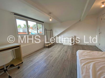 Thumbnail photo of 6 Bedroom Mid Terraced House in 18 Cliff Mount, Leeds, LS6 2HP