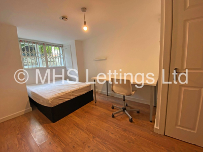 Thumbnail photo of 6 Bedroom Mid Terraced House in 18 Cliff Mount, Leeds, LS6 2HP