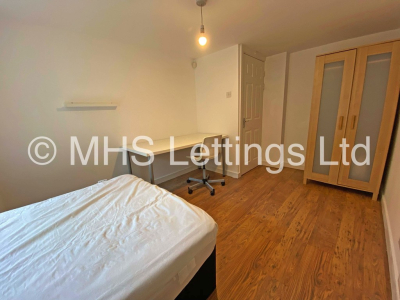 Thumbnail photo of 6 Bedroom Mid Terraced House in 18 Cliff Mount, Leeds, LS6 2HP