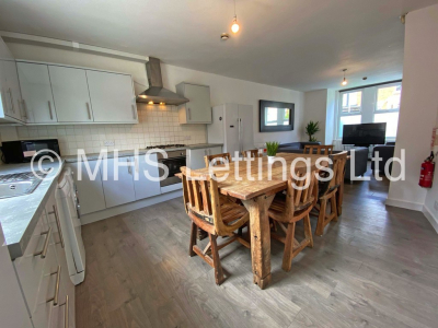 Thumbnail photo of 6 Bedroom Mid Terraced House in 18 Cliff Mount, Leeds, LS6 2HP