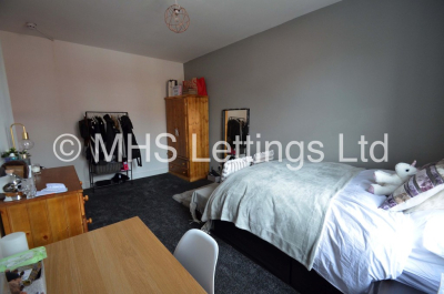 Thumbnail photo of 8 Bedroom Mid Terraced House in 13 Brudenell Avenue, Leeds, LS6 1HD