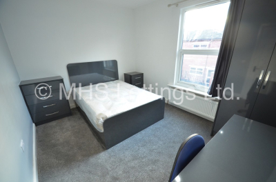 Thumbnail photo of 4 Bedroom Mid Terraced House in 18 School View, Leeds, LS6 1EN