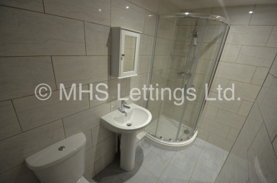 Thumbnail photo of 4 Bedroom Mid Terraced House in 18 School View, Leeds, LS6 1EN