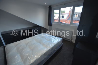Thumbnail photo of 4 Bedroom Mid Terraced House in 18 School View, Leeds, LS6 1EN