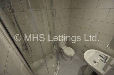 Thumbnail photo of 4 Bedroom Mid Terraced House in 18 School View, Leeds, LS6 1EN