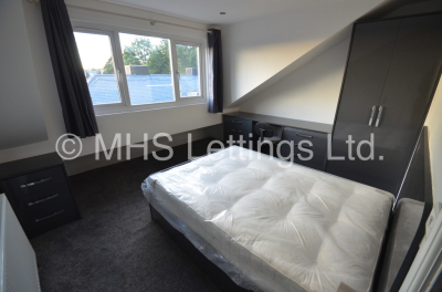 Thumbnail photo of 4 Bedroom Mid Terraced House in 18 School View, Leeds, LS6 1EN