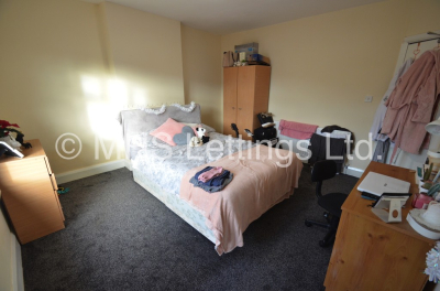Thumbnail photo of 7 Bedroom End Terraced House in 80 Estcourt Avenue, Leeds, LS6 3ET