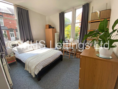 Thumbnail photo of 2 Bedroom Flat in 3 Brookfield Place, Leeds, LS6 4EH