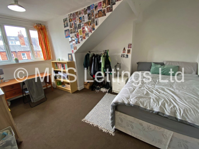 Thumbnail photo of 6 Bedroom Mid Terraced House in 27 Royal Park Terrace, Leeds, LS6 1EX