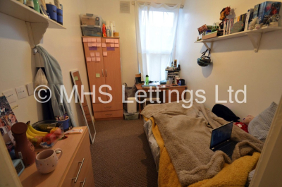 Thumbnail photo of 7 Bedroom Mid Terraced House in 8 Norwood Terrace, Leeds, LS6 1EA