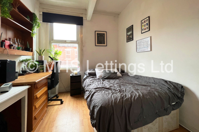 Thumbnail photo of 8 Bedroom Mid Terraced House in 28 Ebberston Terrace, Leeds, LS6 1AU