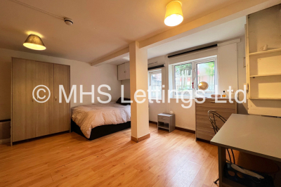 Thumbnail photo of 8 Bedroom Mid Terraced House in 43 Manor Drive, Leeds, LS6 1DD