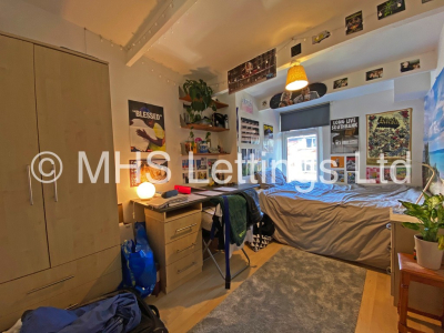 Thumbnail photo of 8 Bedroom Mid Terraced House in 44 Manor Drive, Leeds, LS6 1DD