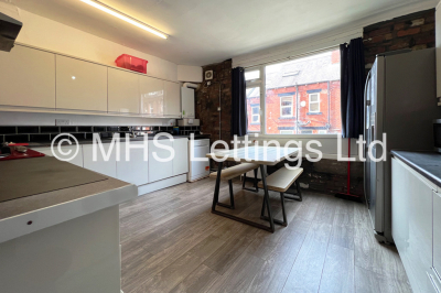 Thumbnail photo of 8 Bedroom Mid Terraced House in 44 Manor Drive, Leeds, LS6 1DD