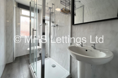 Thumbnail photo of 8 Bedroom Mid Terraced House in 44 Manor Drive, Leeds, LS6 1DD