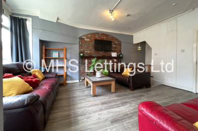 Thumbnail photo of 8 Bedroom Mid Terraced House in 44 Manor Drive, Leeds, LS6 1DD