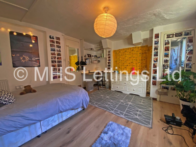 Thumbnail photo of 8 Bedroom Mid Terraced House in 44 Manor Drive, Leeds, LS6 1DD
