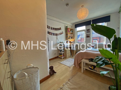 Thumbnail photo of 8 Bedroom Mid Terraced House in 44 Manor Drive, Leeds, LS6 1DD