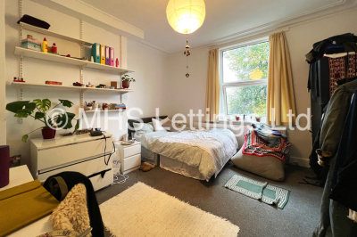 Thumbnail photo of 8 Bedroom Mid Terraced House in 19 Hyde Park Terrace, Leeds, LS6 1BJ