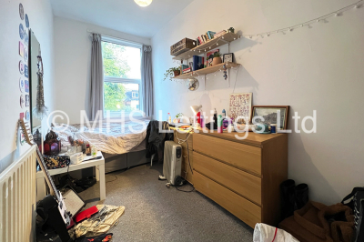 Thumbnail photo of 8 Bedroom Mid Terraced House in 19 Hyde Park Terrace, Leeds, LS6 1BJ