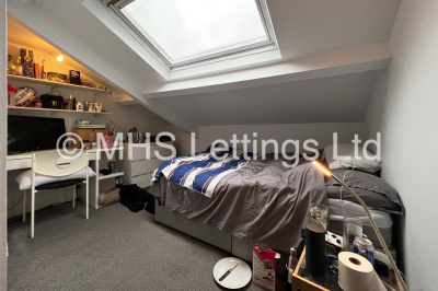 Thumbnail photo of 8 Bedroom Mid Terraced House in 19 Hyde Park Terrace, Leeds, LS6 1BJ