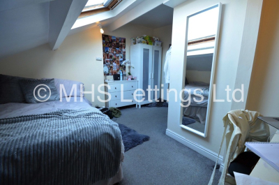 Thumbnail photo of 8 Bedroom Mid Terraced House in 19 Hyde Park Terrace, Leeds, LS6 1BJ