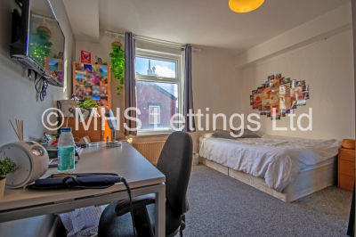 Thumbnail photo of 5 Bedroom Mid Terraced House in 96 Royal Park Road, Leeds, LS6 1JJ