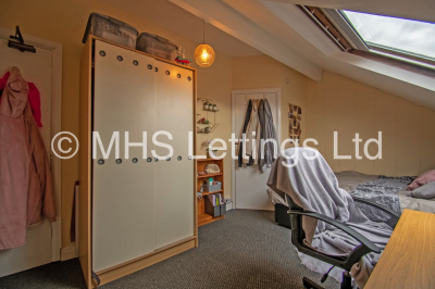 Thumbnail photo of 7 Bedroom Mid Terraced House in 75 Richmond Avenue, Leeds, LS6 1DB