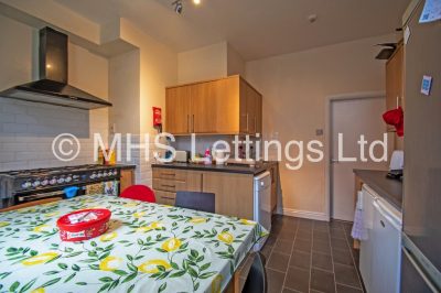 Thumbnail photo of 7 Bedroom Mid Terraced House in 75 Richmond Avenue, Leeds, LS6 1DB