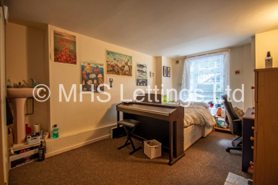 Thumbnail photo of 7 Bedroom Mid Terraced House in 75 Richmond Avenue, Leeds, LS6 1DB