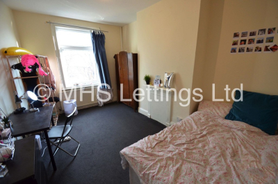 Thumbnail photo of 7 Bedroom Mid Terraced House in 13 Chestnut Avenue, Leeds, LS6 1AZ