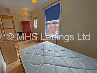 Thumbnail photo of 9 Bedroom Mid Terraced House in 31 Manor Terrace, Leeds, LS6 1BU