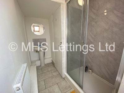 Thumbnail photo of 8 Bedroom Mid Terraced House in 60 Brudenell Mount, Leeds, LS6 1HS