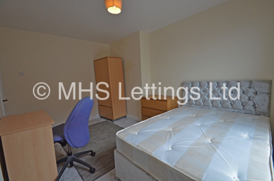 Thumbnail photo of 2 Bedroom Mid Terraced House in 31 Autumn Grove, Leeds, LS6 1RL