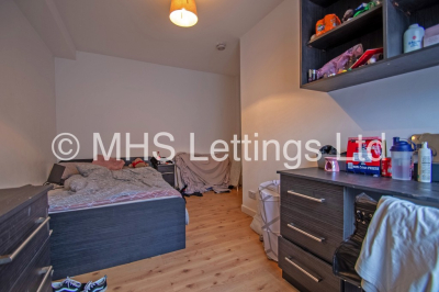 Thumbnail photo of 4 Bedroom Mid Terraced House in 15 Harold Terrace, Leeds, LS6 1PG