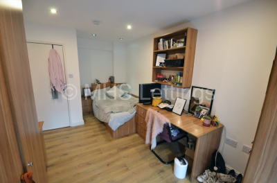 Thumbnail photo of 3 Bedroom Flat in Flat B, 203 Belle Vue Road, Leeds, LS3 1HG