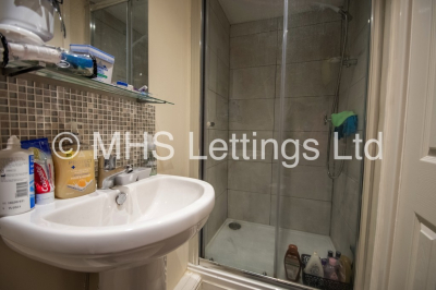 Thumbnail photo of 5 Bedroom Mid Terraced House in 10 Village Place, Leeds, LS4 2NT