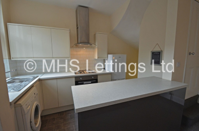 Thumbnail photo of 3 Bedroom Mid Terraced House in 9 Beechwood Grove, Leeds, LS4 2LT