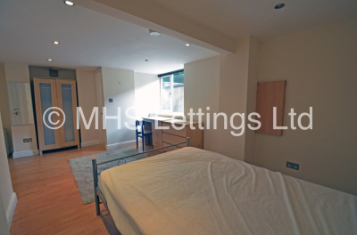 Thumbnail photo of 3 Bedroom Mid Terraced House in 9 Beechwood Grove, Leeds, LS4 2LT