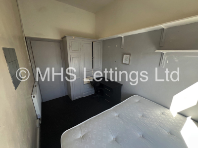 Thumbnail photo of 6 Bedroom Mid Terraced House in 43 Regent Park Terrace, Leeds, LS6 2AX