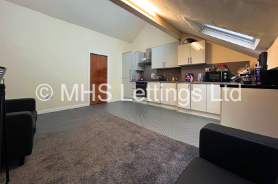 Thumbnail photo of 6 Bedroom Mid Terraced House in 43 Regent Park Terrace, Leeds, LS6 2AX