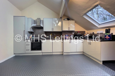 Thumbnail photo of 6 Bedroom Mid Terraced House in 43 Regent Park Terrace, Leeds, LS6 2AX